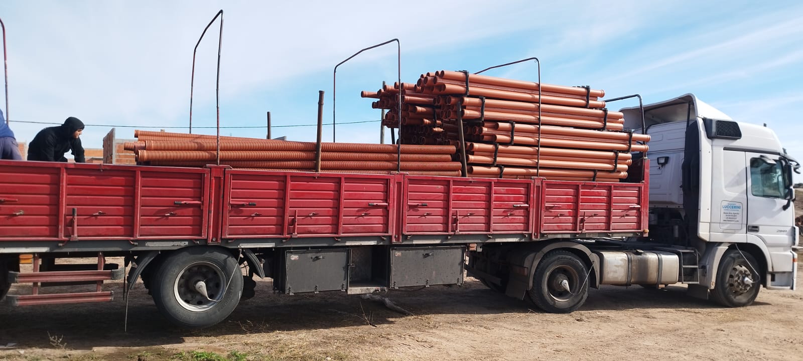 Transporte de tuberías en obra